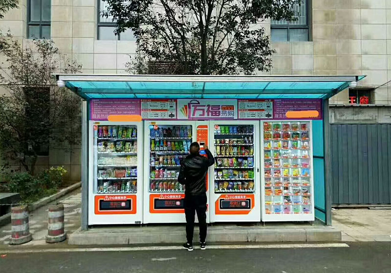 Drink,snack vending mahcine in roadside